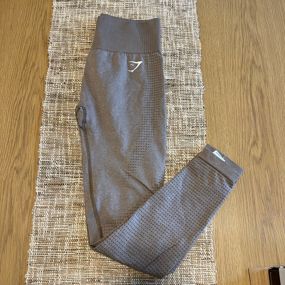 Gym shark leggings